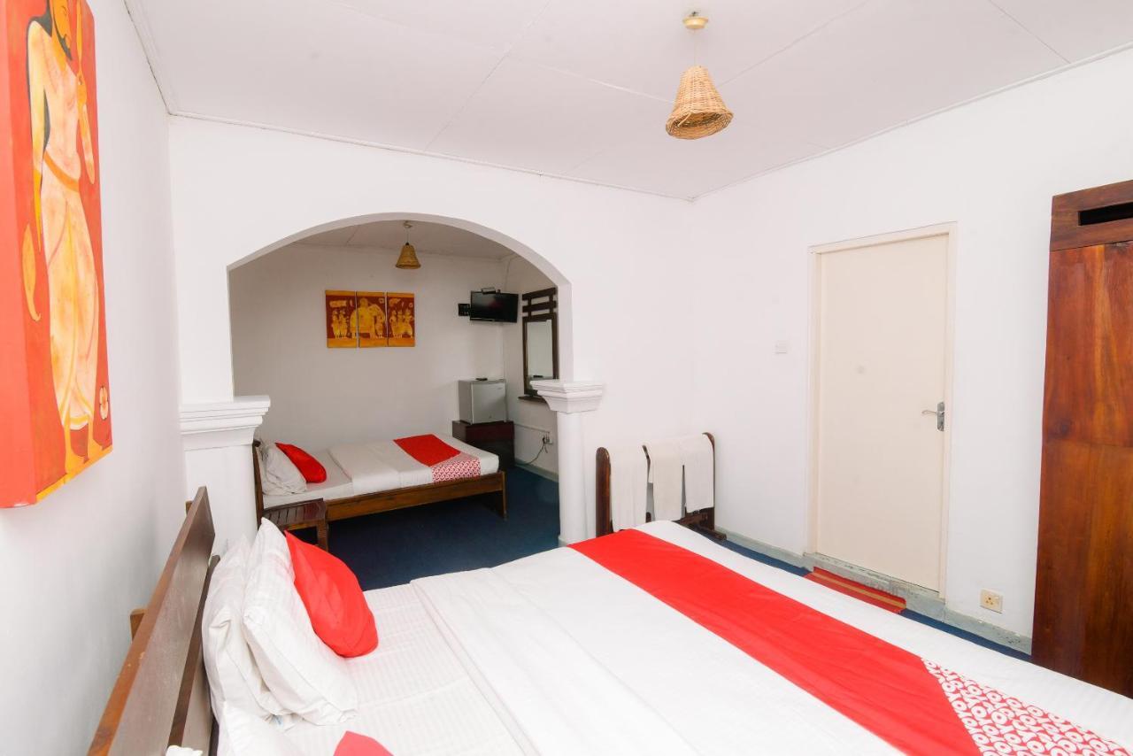 Oyo 386 White Villa Tourist Guest Kandy Room photo